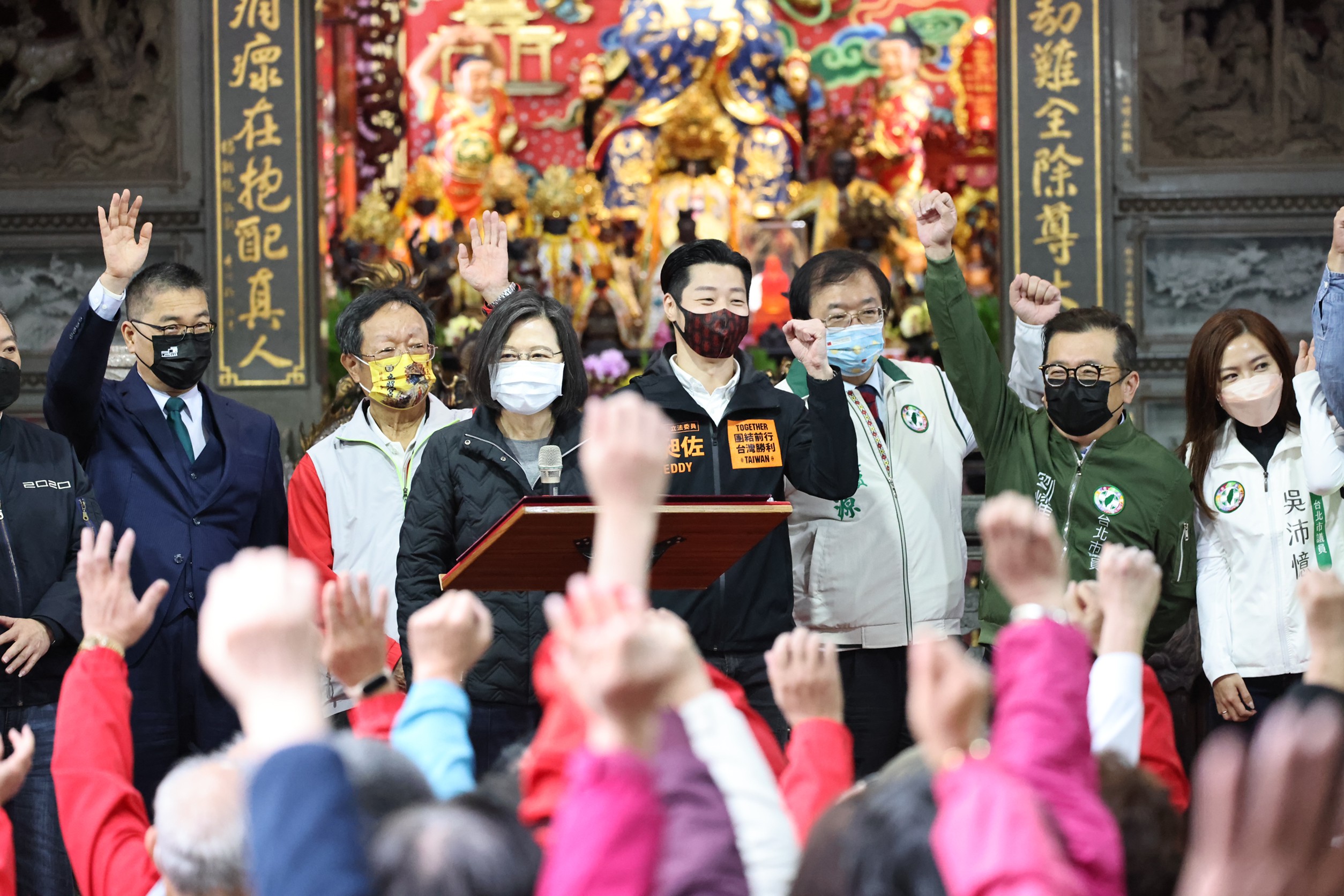 蔡英文幫林昶佐站台　罷昶團體車隊掃街力抗國家機器